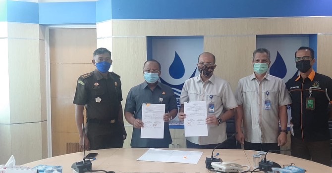 Kajari Padang Tandatangani Perpanjangan Perjanjian Kerjasama dengan Perumda Air Minum Kota Padang