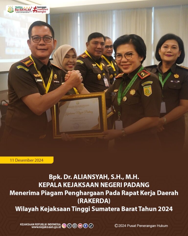 Kajari Padang Terima Piagam Penghargaan dalam Rakerda Tahun 2024